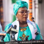 Intervenante au micro lors de l'événement SAHEL 2025