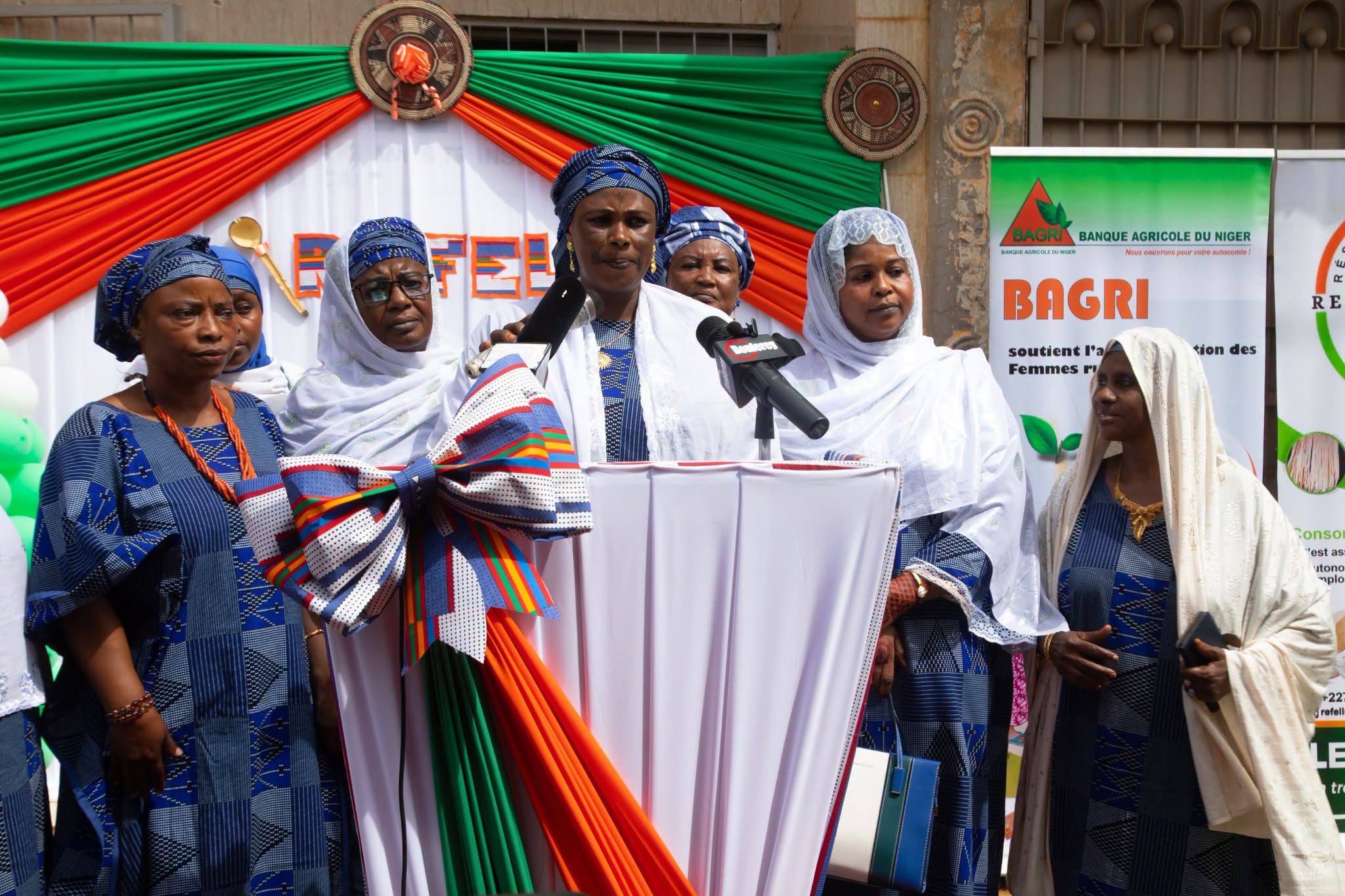 Femmes leaders lors de l'inauguration d'un événement de la filière laitière soutenu par la BAGRI